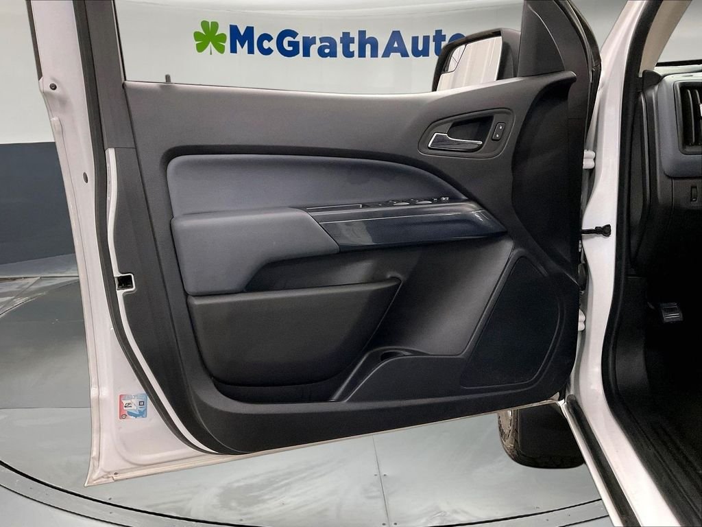 Used 2022 White Chevrolet Z71 image 28