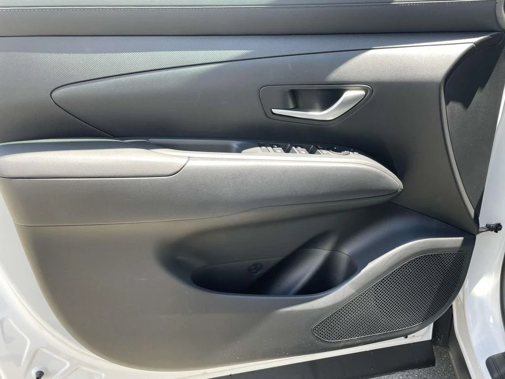 New 2025 White Hyundai SEL image 18
