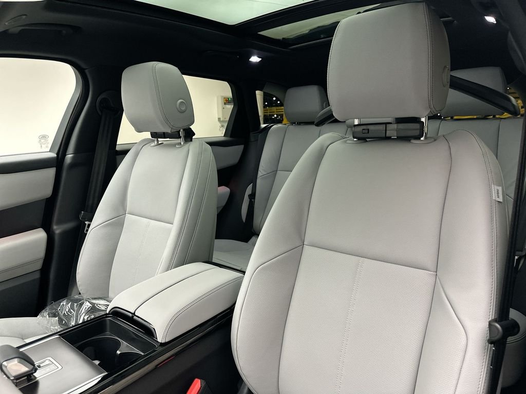 New 2026 Arroios Grey Land Rover P250 Base image 10