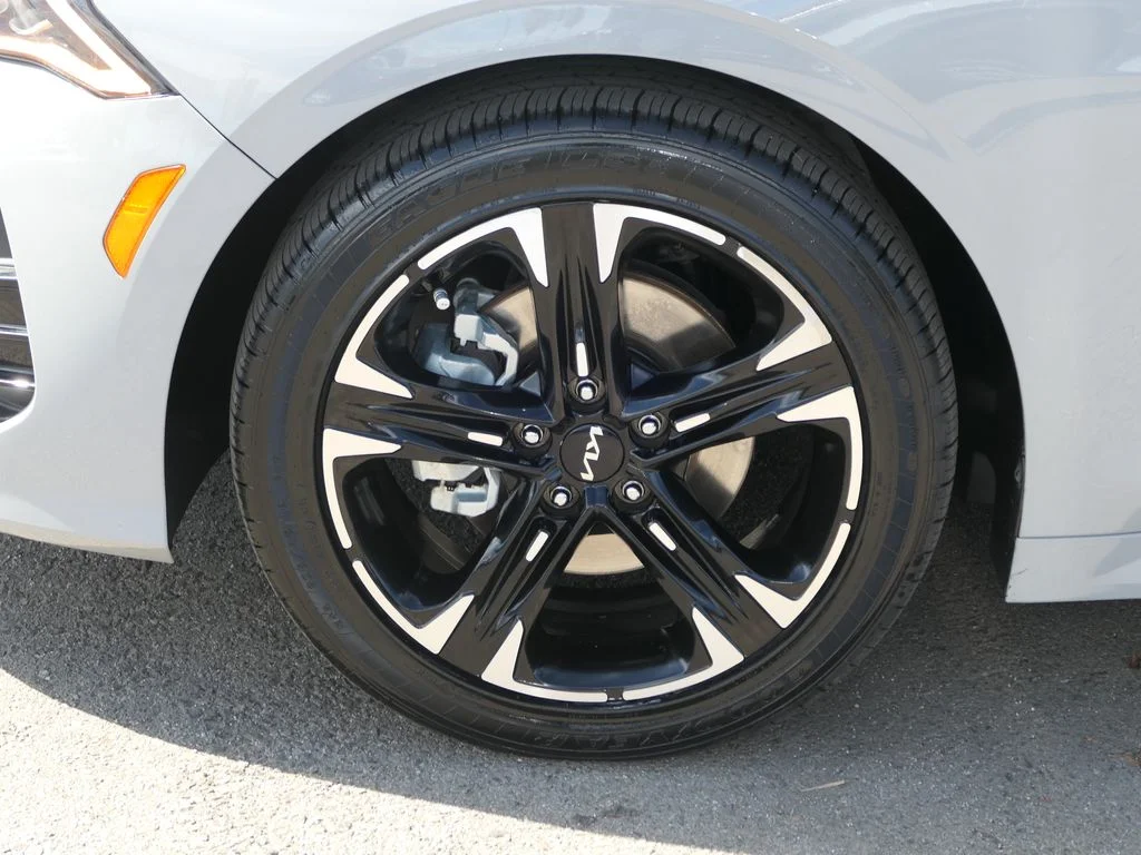 Used 2024 Gray Kia GT-Line image 8