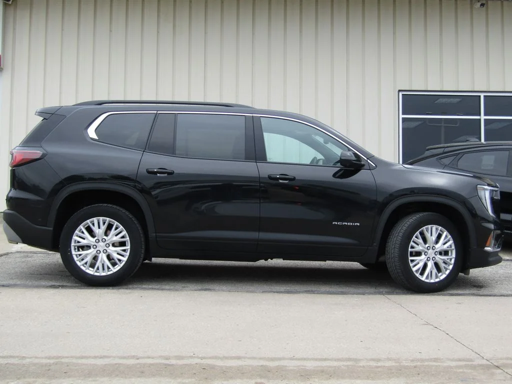 Used 2024 Black GMC Elevation image 2