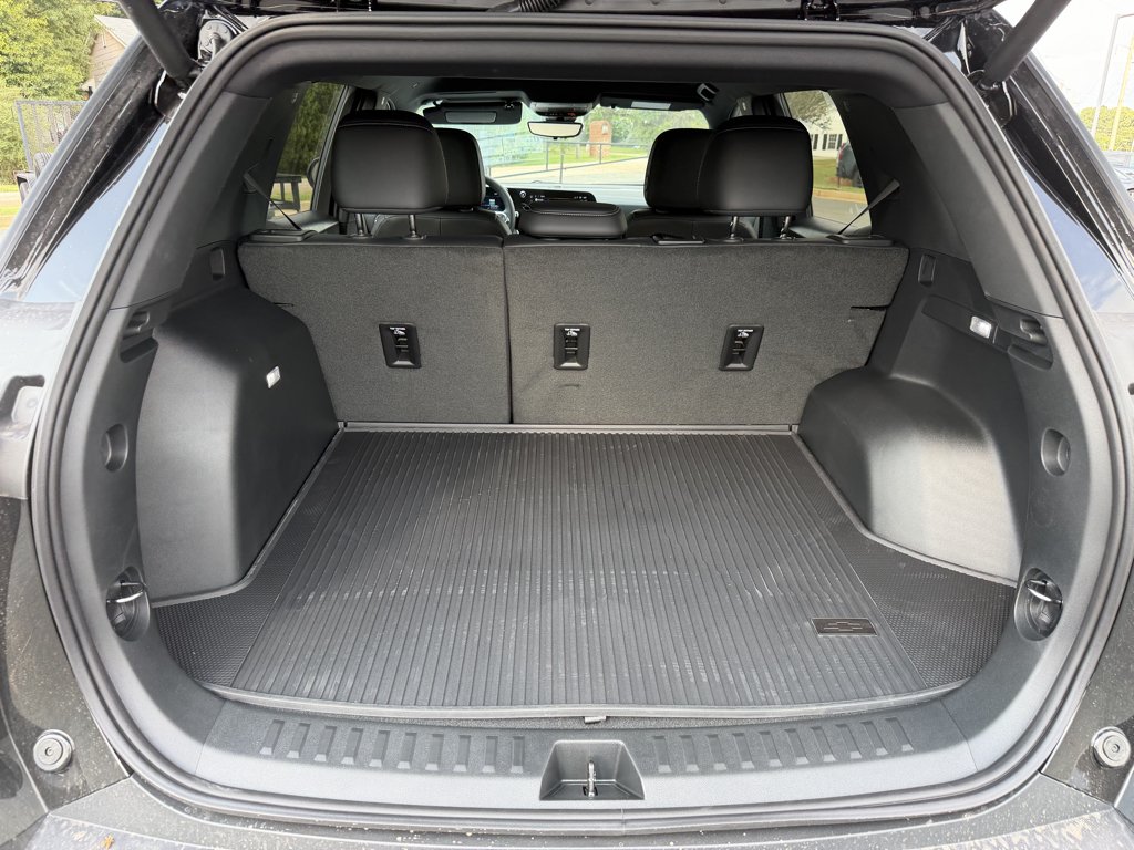 New 2027 Mosaic Black Metallic Chevrolet LT image 18