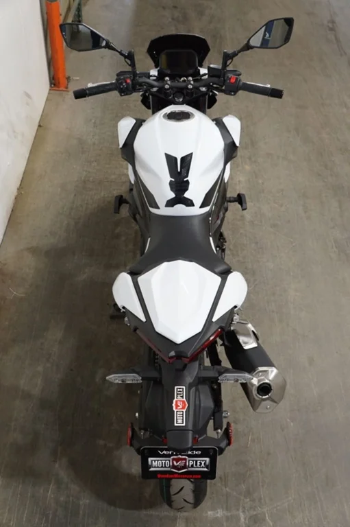 New 2026 Pearl Blizzard White/Ebony Kawasaki SE ABS image 5