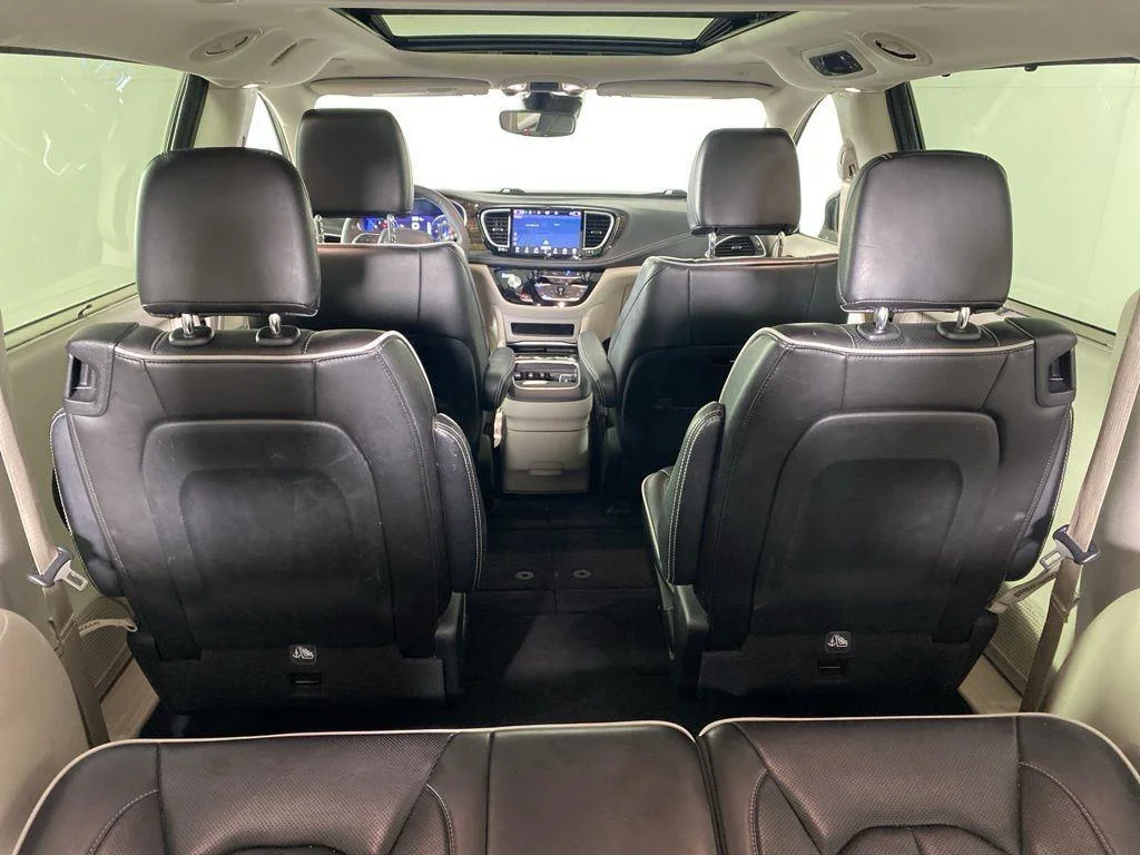 Used 2023 Ceramic Gray Clearcoat Chrysler Limited image 16