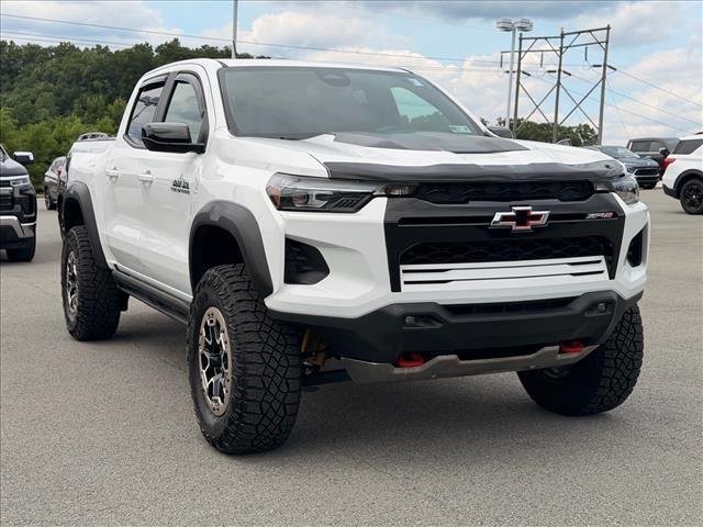 Used 2024 Summit White Chevrolet 4WD ZR2 image 9