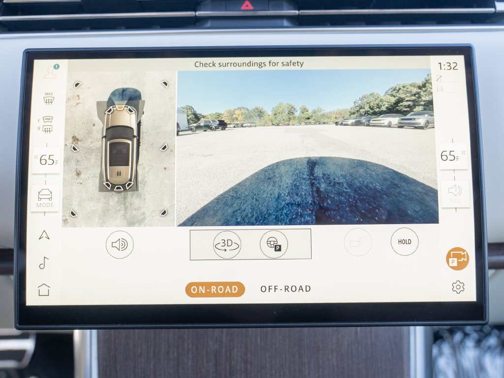 Used 2024 White Land Rover SE image 29