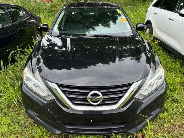 Used 2018 Super Black Nissan 2.5 SL image 2
