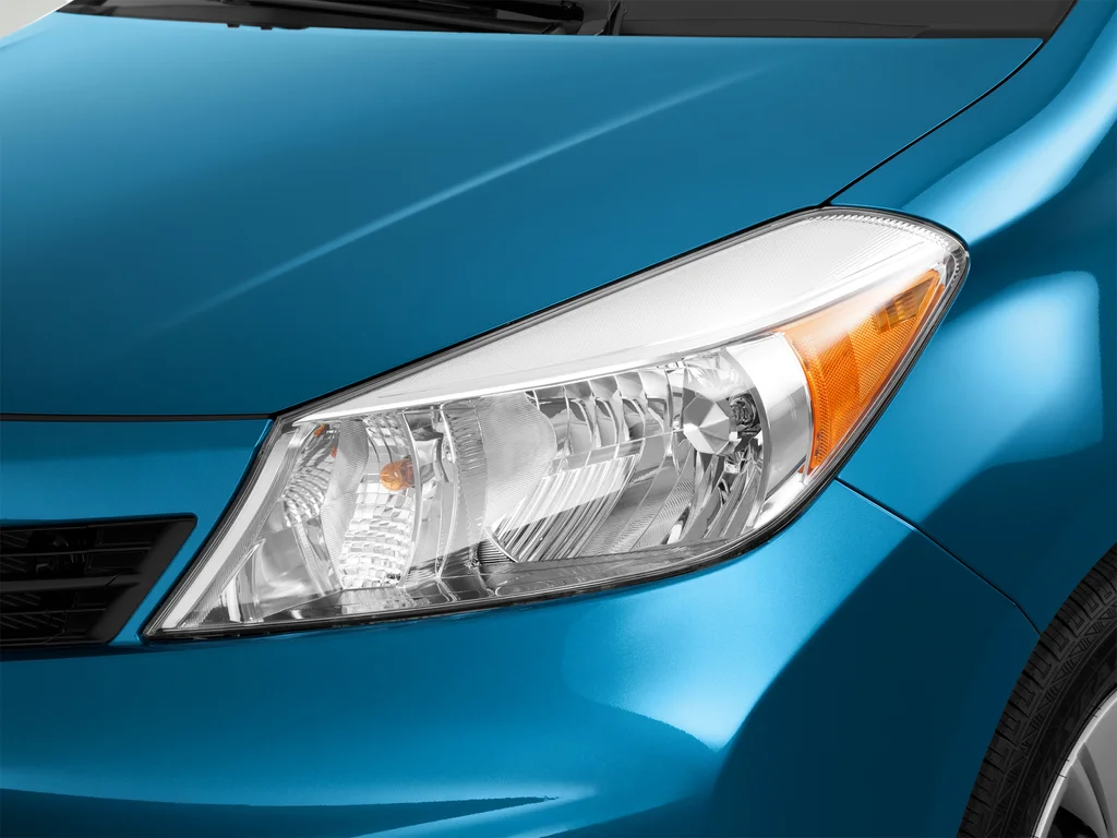 Used 2013 Blue Toyota LE image 15