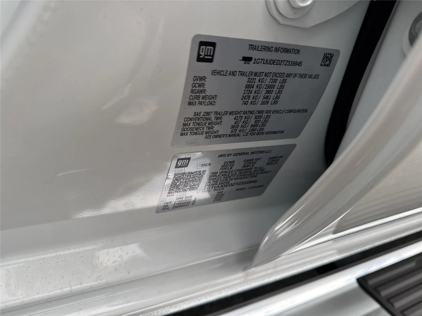 New 2026 Summit White GMC SLT image 39
