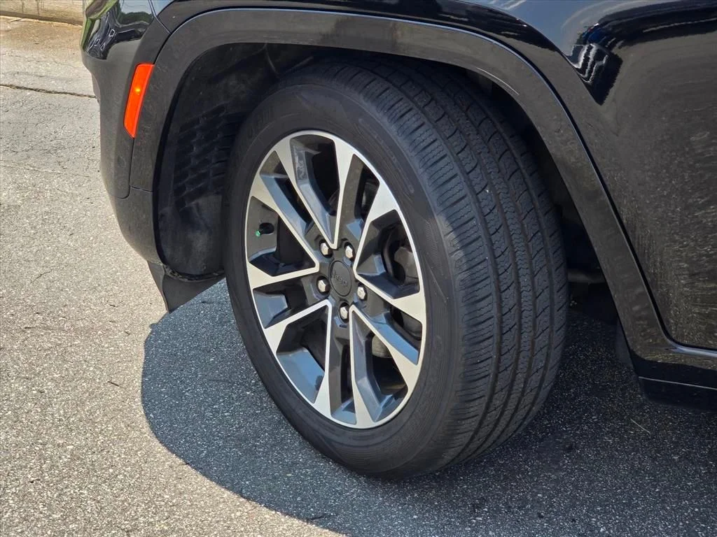 Used 2023 Black Jeep Overland image 27