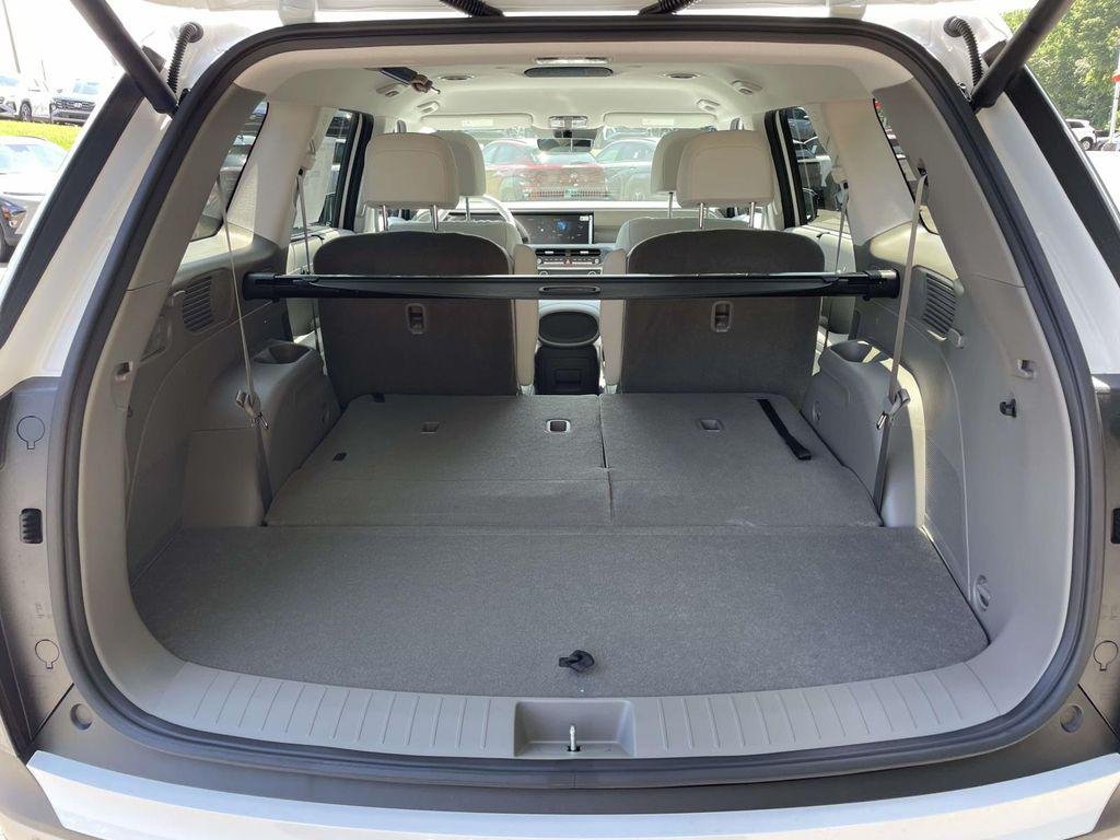 New 2026 White Hyundai SEL 7P image 9