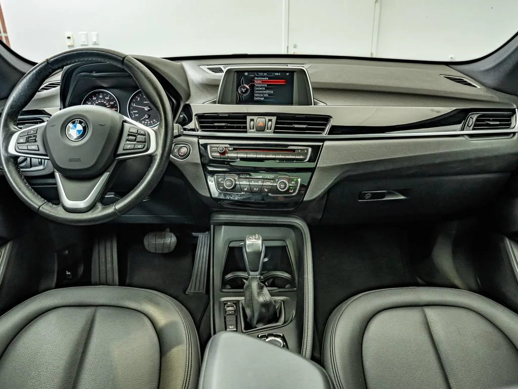 Used 2017 Alpine White BMW xDrive28i image 30