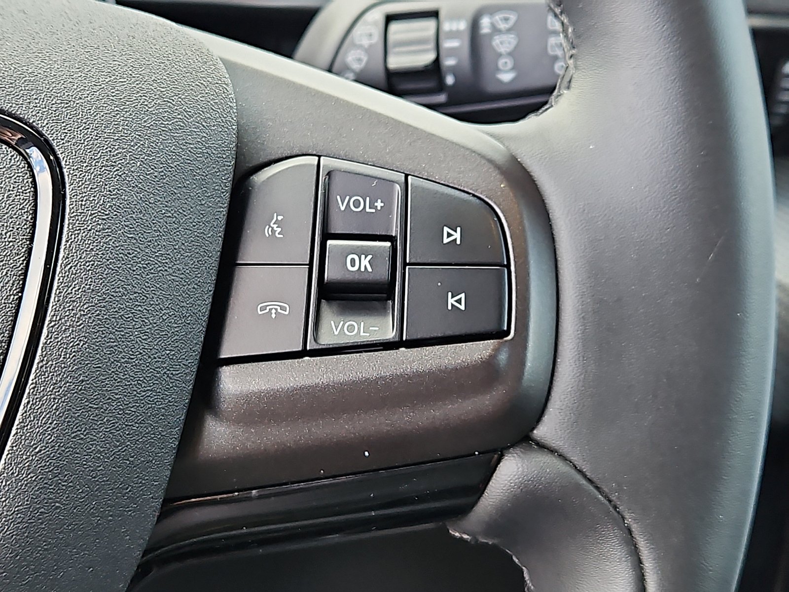 Used 2024 Shadow Black Ford Select image 22
