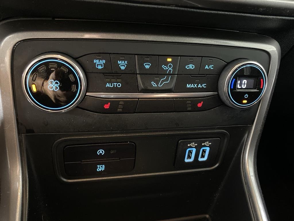 Used 2022 Blue Ford SE image 21