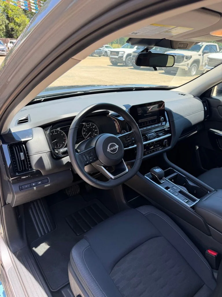 Used 2025 Gray Nissan SV image 15