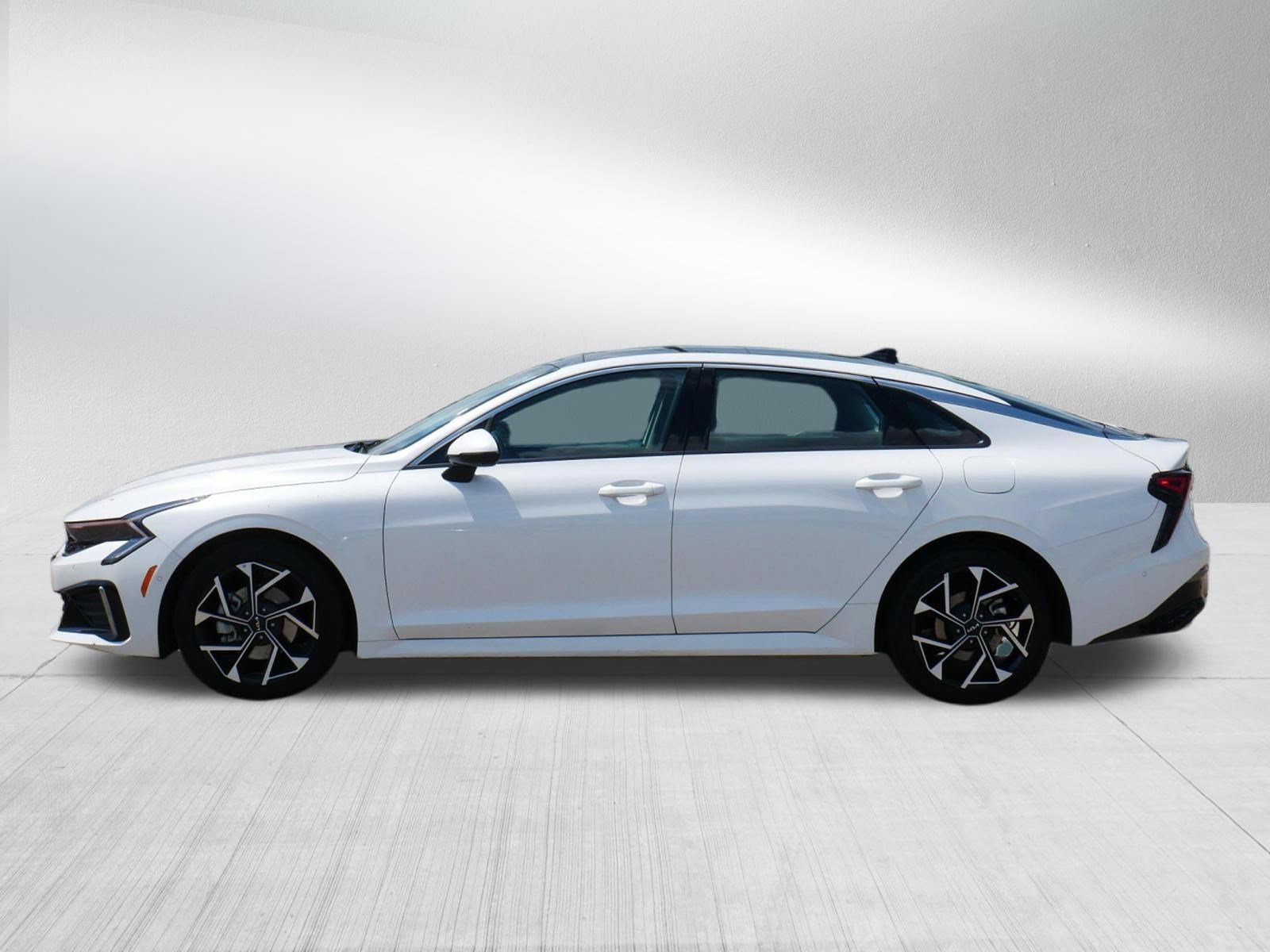 Used 2025 Snow White Pearl Kia EX image 4