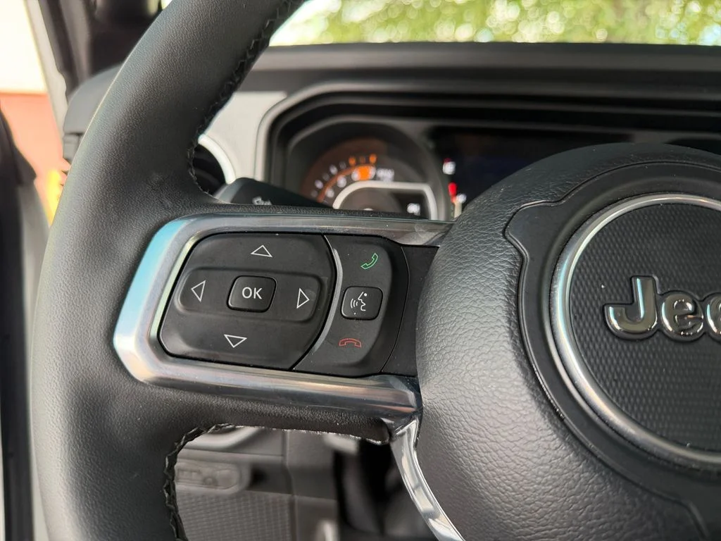 Used 2025 White Jeep Sahara image 24