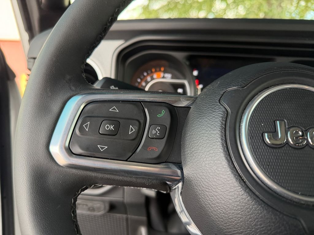 Used 2025 White Jeep Sahara image 24