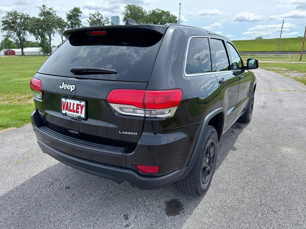 Used 2017 Black Jeep Laredo image 10
