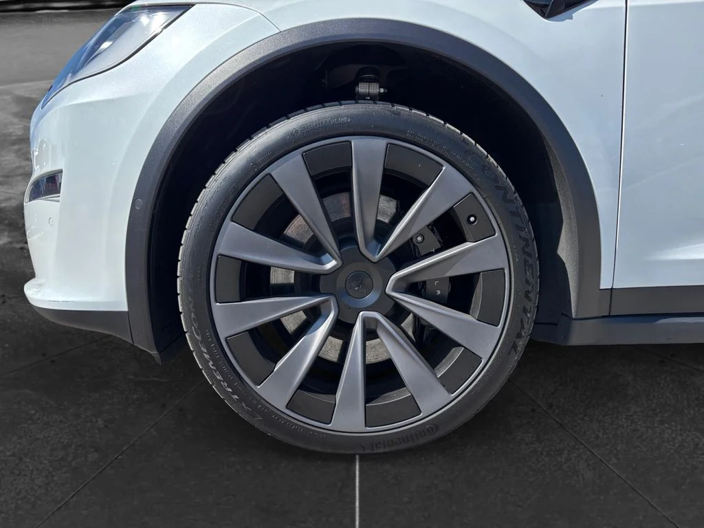 Used 2022 White Tesla Plaid image 9