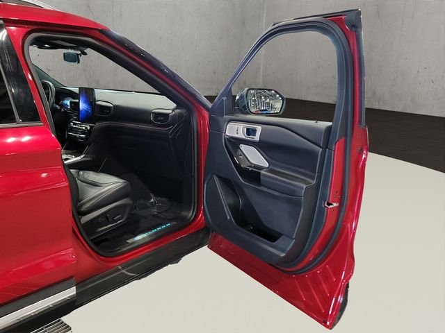 Used 2022 Red Metallic Ford Platinum image 19