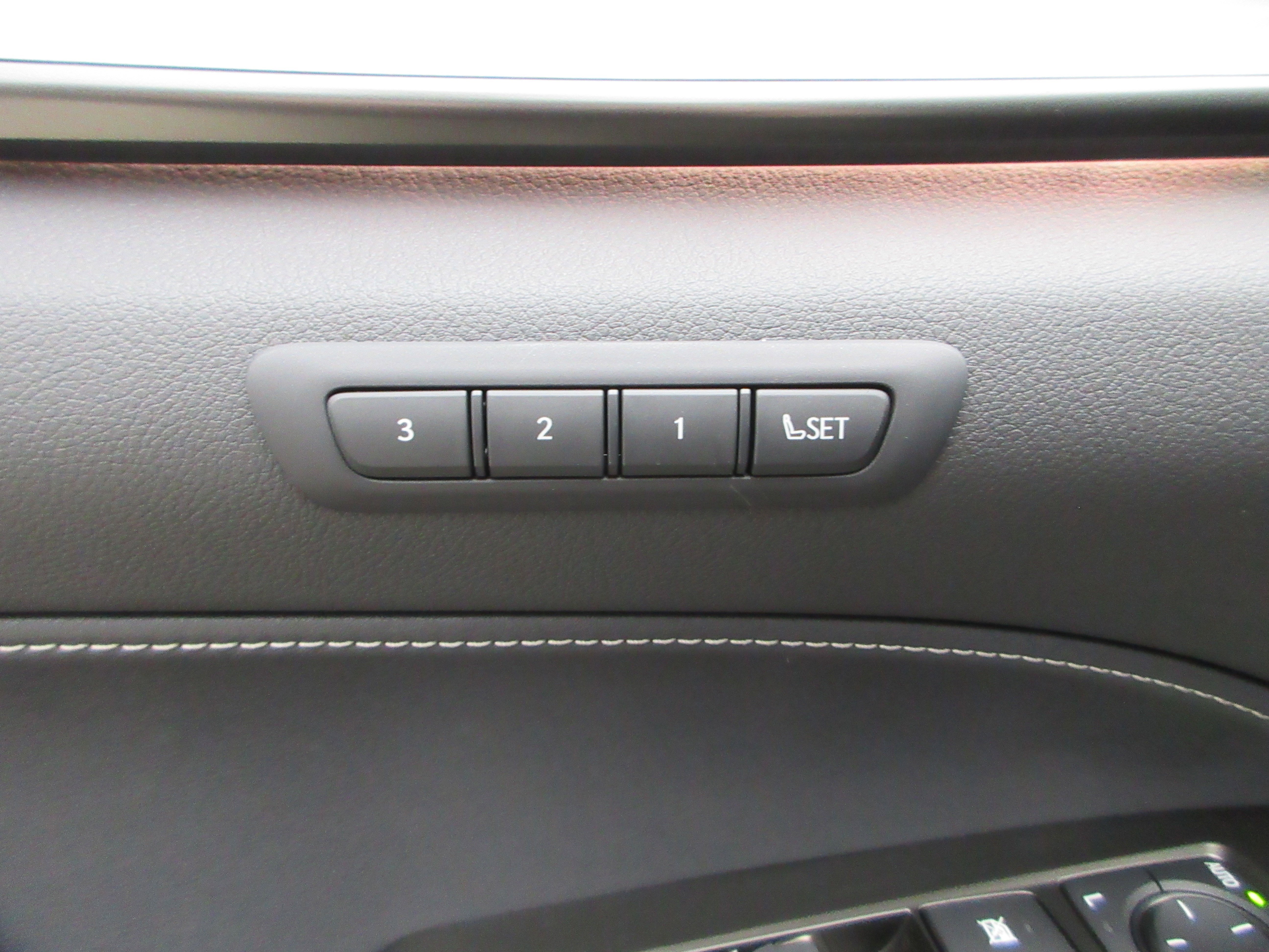 2026 Lexus NX 450h+ F-Sport - Photo 28