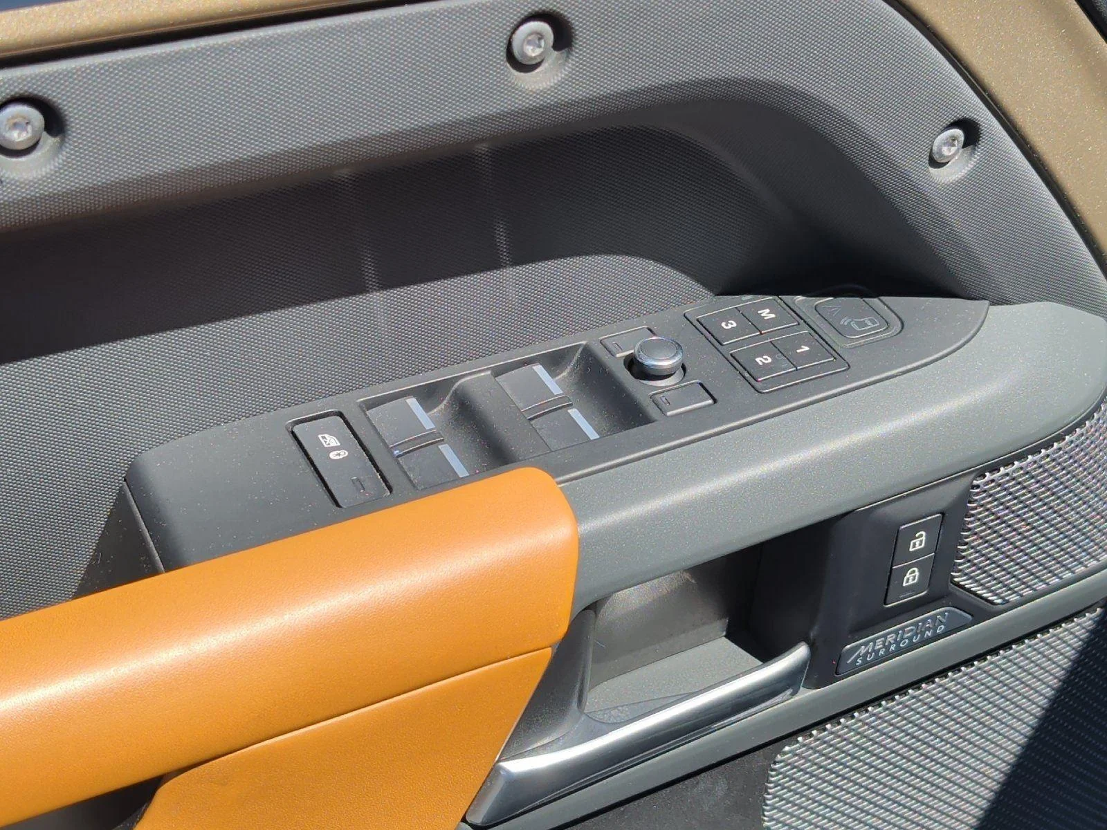Used 2020 Eiger Grey Metallic Land Rover X image 14