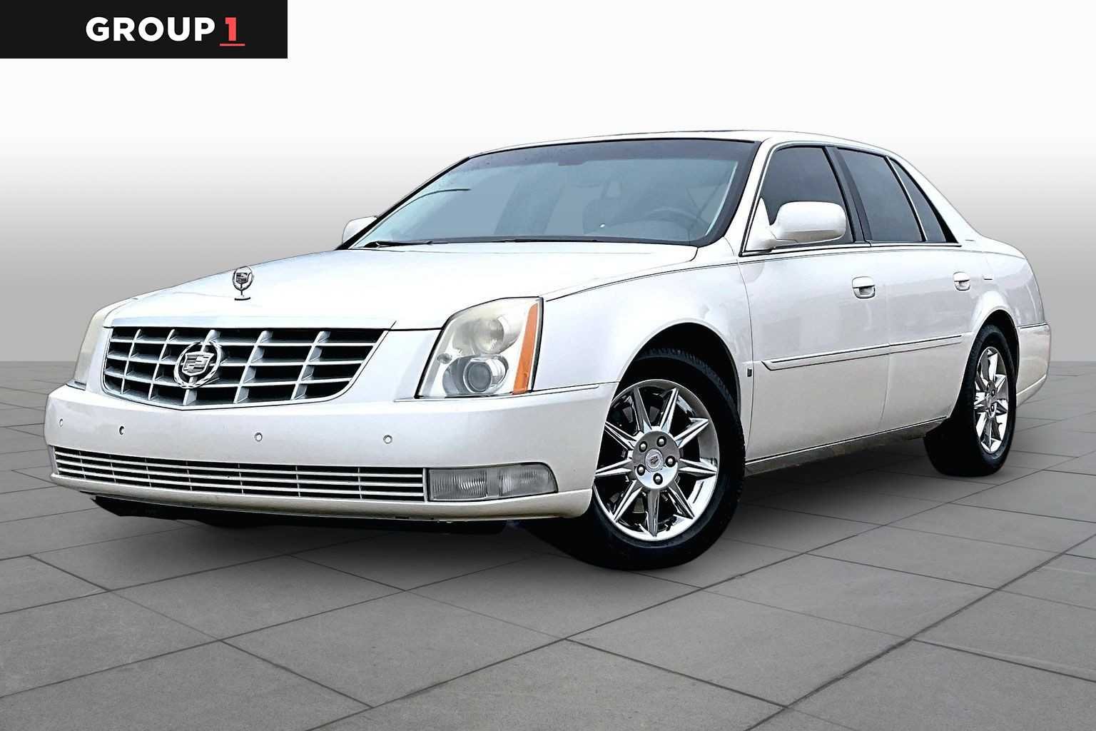 2010 Cadillac DTS Luxury Collection's photo