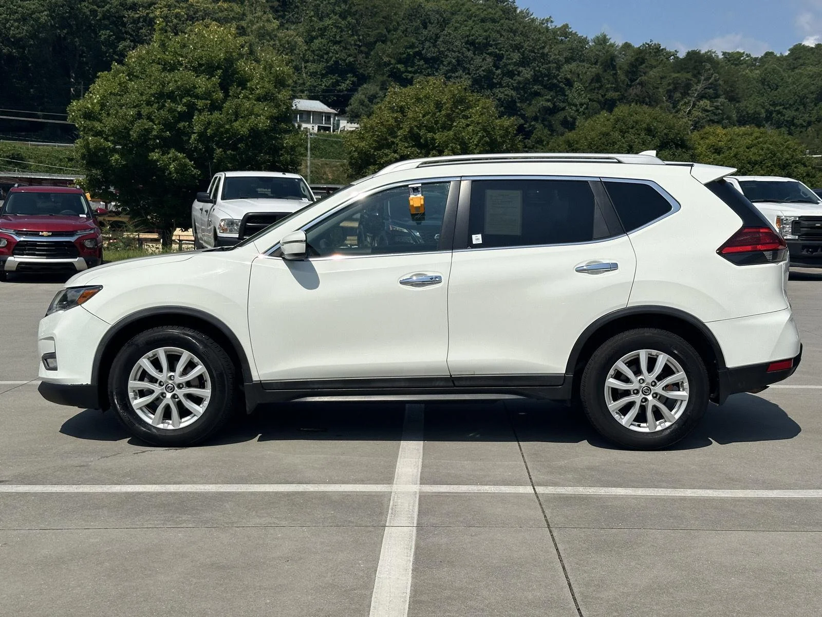 Used 2017 Glacier White Nissan SV image 4