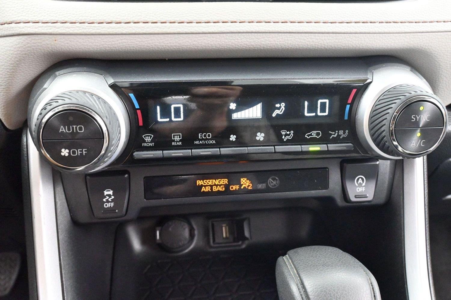 Used 2022 White Toyota XLE image 24
