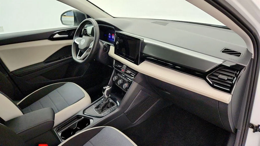 Used 2025 Pure White Volkswagen S FWD image 24
