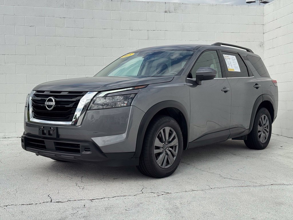 Used 2025 Gray Nissan SV image 9