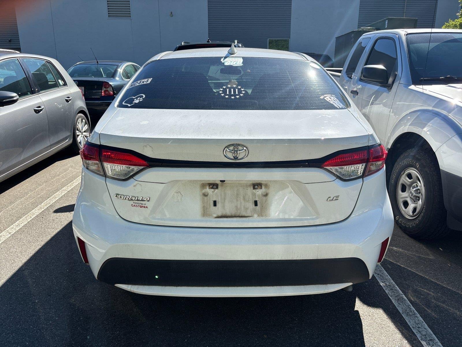 Used 2022 Super White Toyota LE image 4