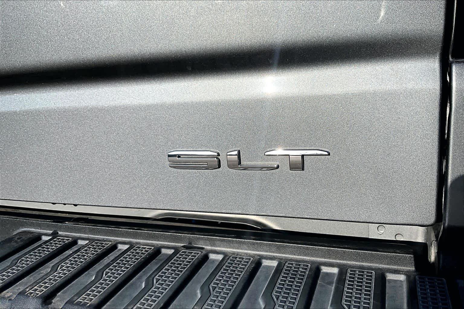 Used 2020 Satin Steel Metallic GMC SLT image 10