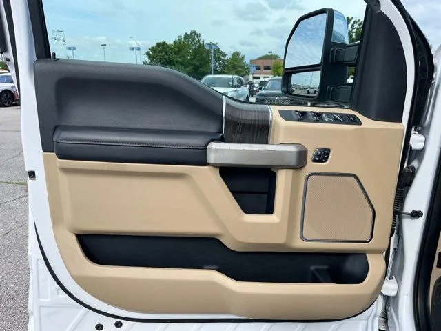 Used 2020 White Ford Lariat image 12
