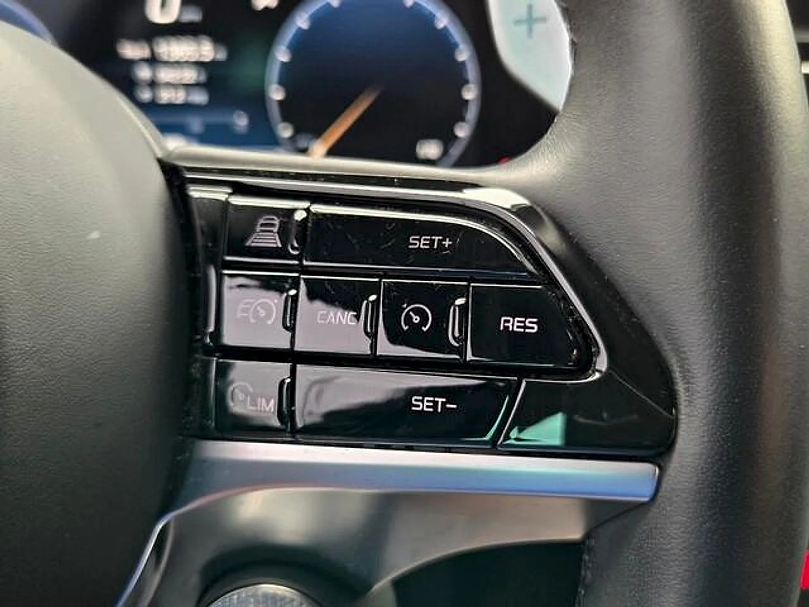 Used 2023  Maserati Modena image 21