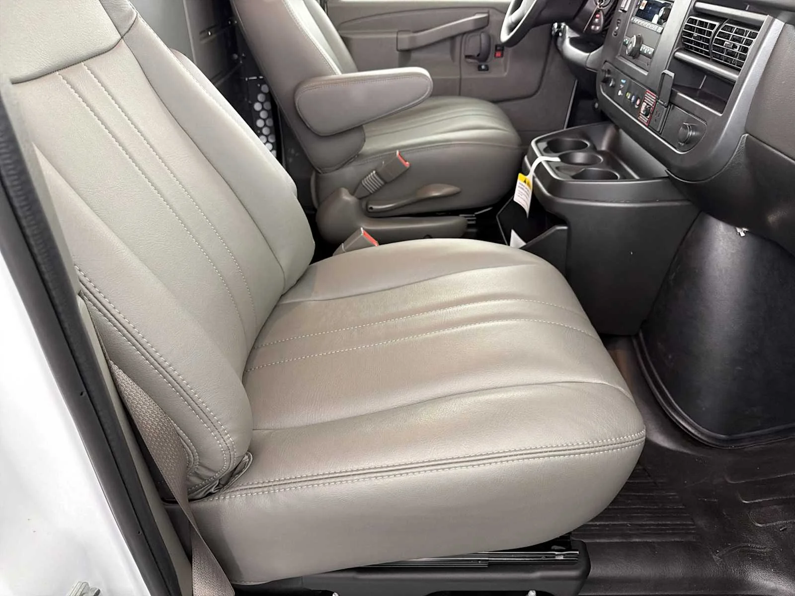 2025 GMC Savana Cargo Work Van - Photo 12