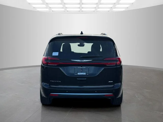 New 2026 Diamond Black Crystal Pearl-Coat Exterior Paint Chrysler Pinnacle image 6