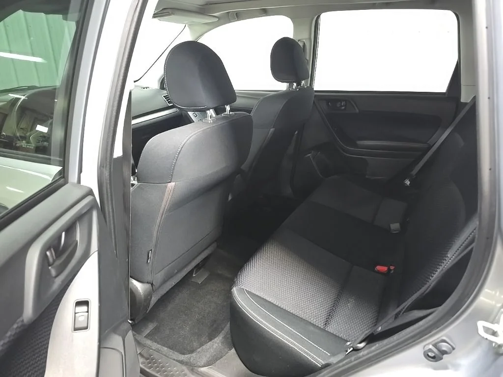 Used 2018 Ice Silver Metallic Subaru 2.5i Premium image 31