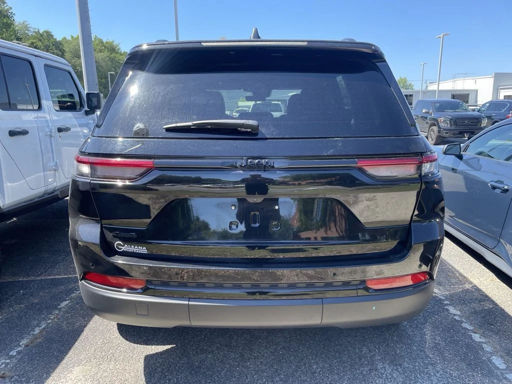 Used 2025 Black Jeep Altitude X image 7