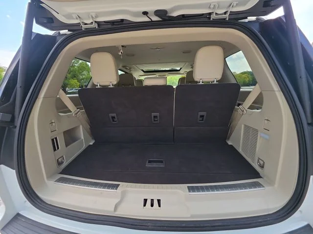 Used 2020 White Lincoln Reserve image 25