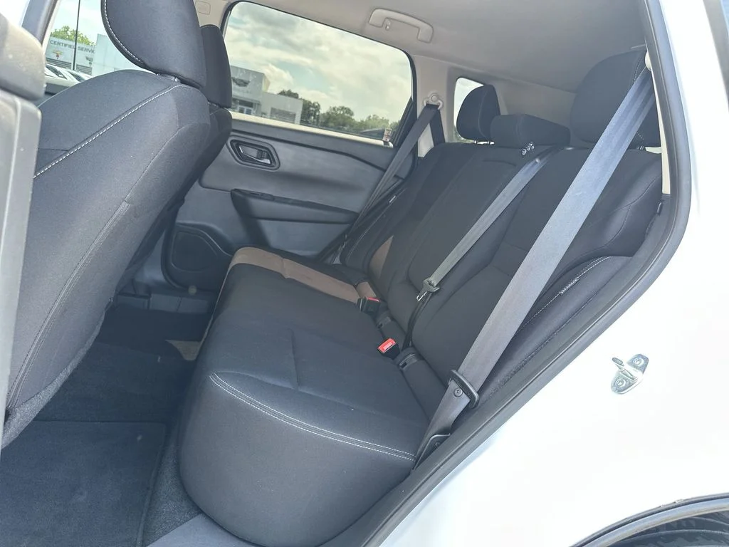 Used 2024 White Nissan S image 27
