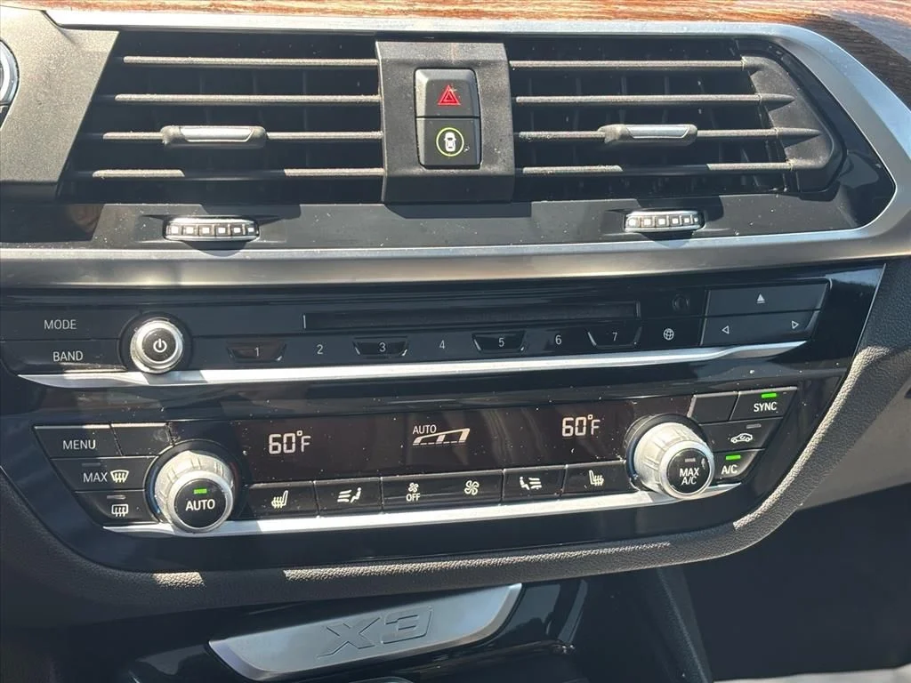 Used 2019 White BMW xDrive30i image 20