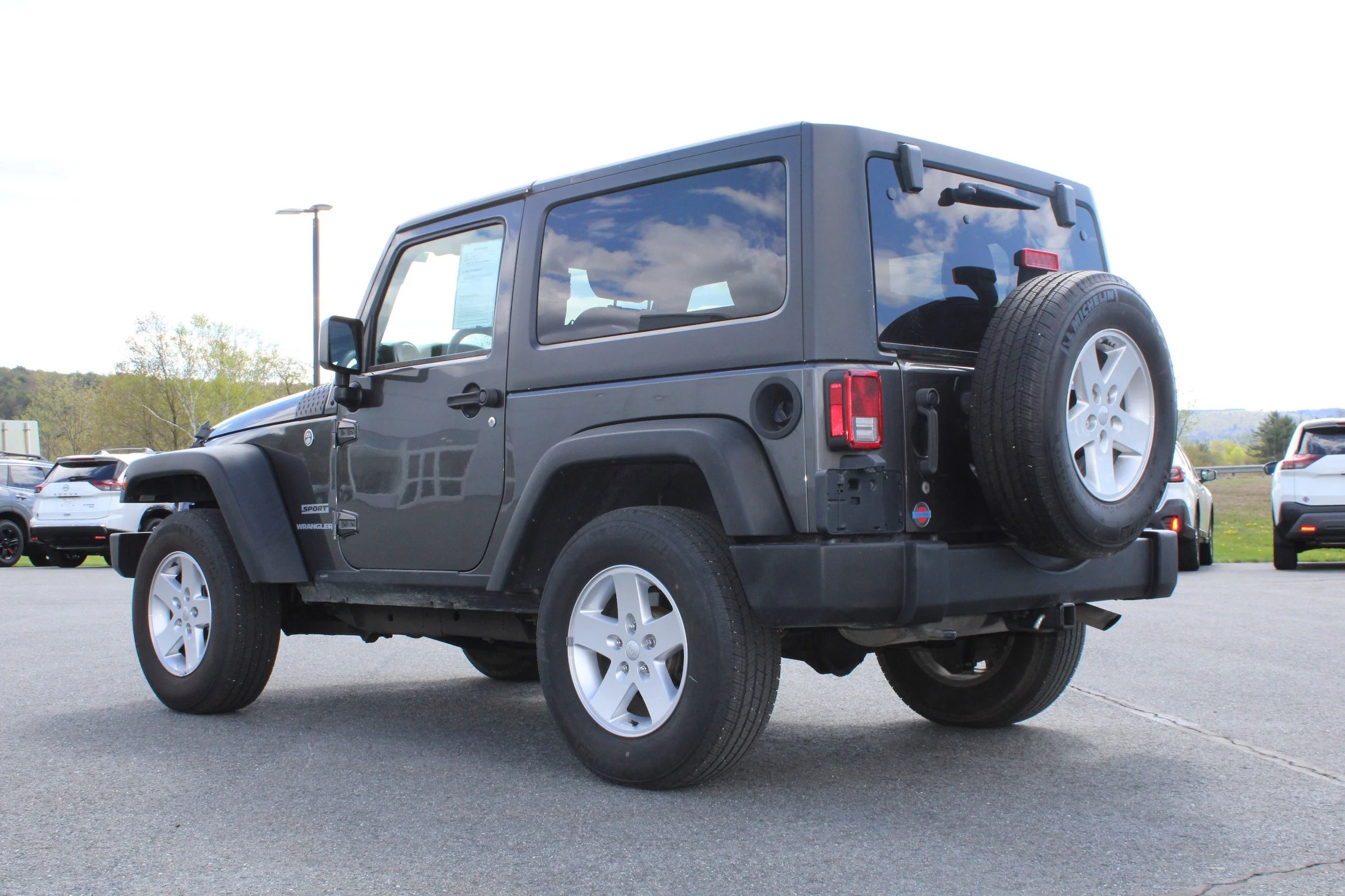 Used 2017 Granite Crystal Metallic Clearcoat Jeep Sport image 4