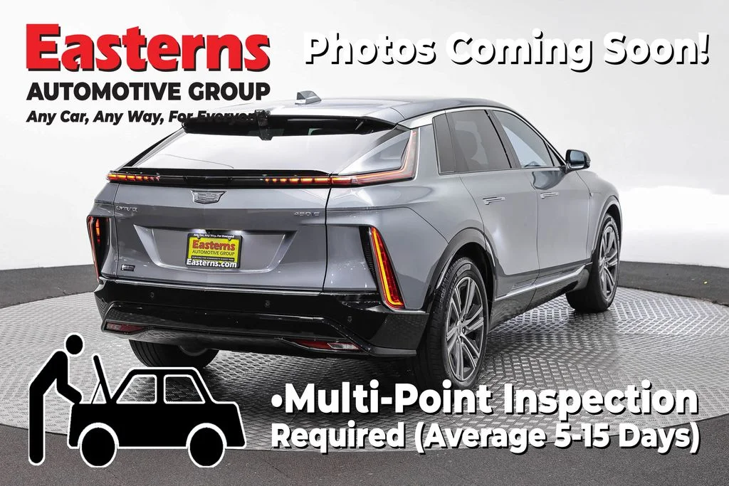 Used 2024 Silver Cadillac Luxury image 5