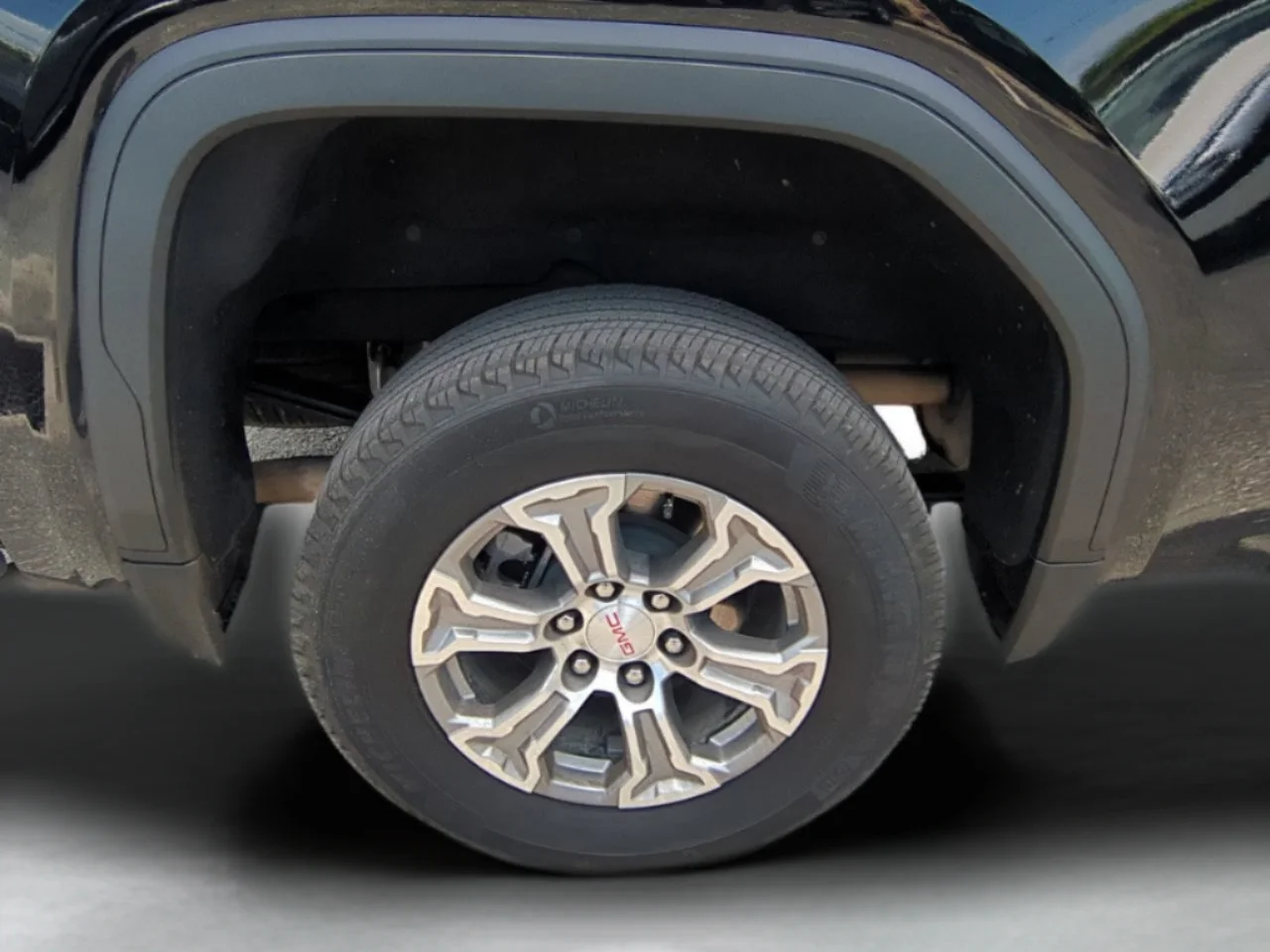 Used 2025 Onyx Black GMC SLT image 27