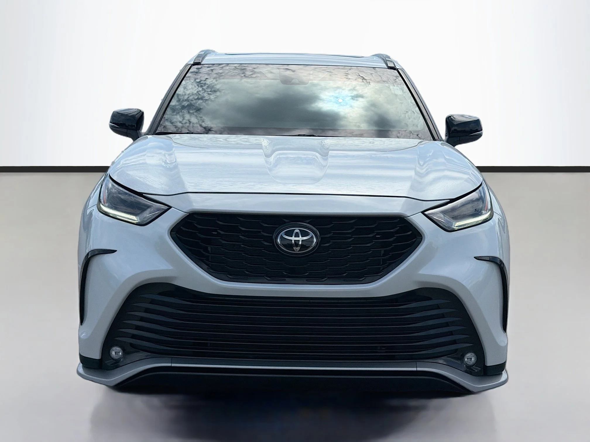 Used 2023 Pearl Toyota XSE image 8