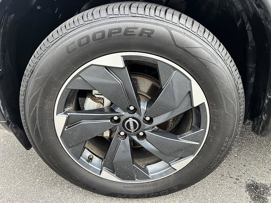 Used 2024 Super Black Nissan SV image 9