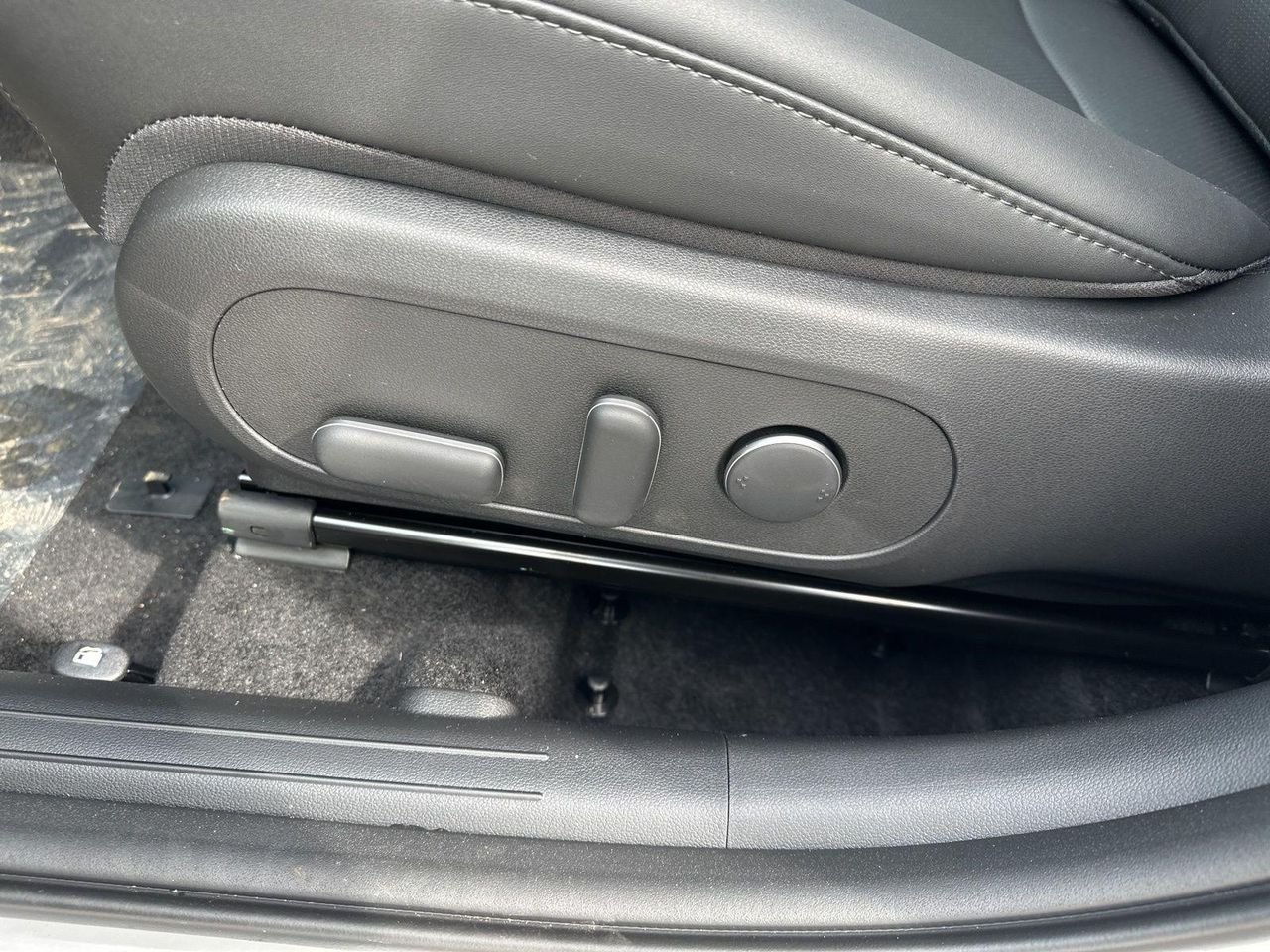 2026 Hyundai Kona Limited - Photo 13