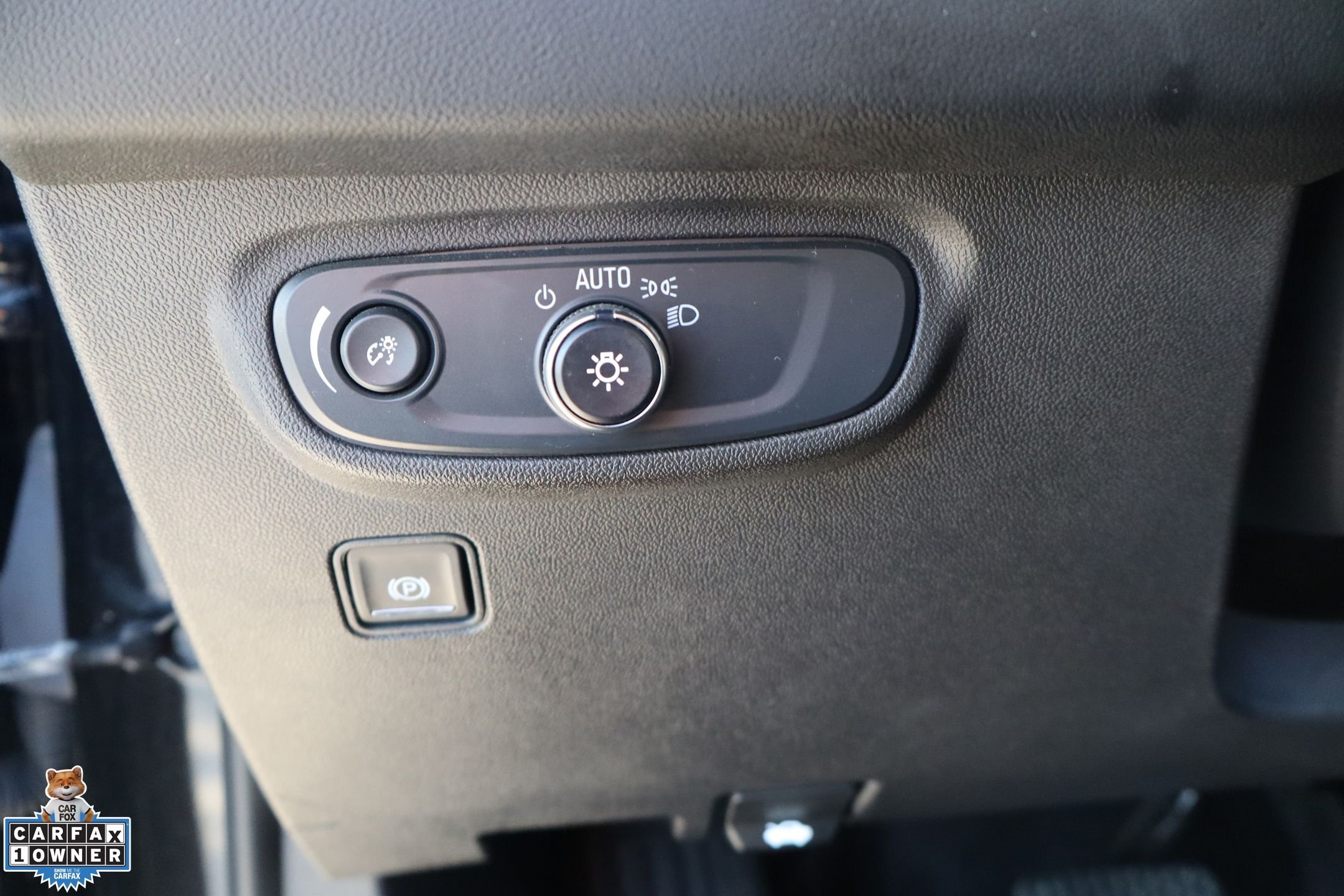 Used 2024 Ebony Twilight Metallic GMC SLE image 13